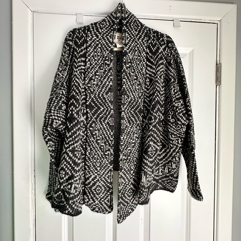 Women’s Blk/Wht Sweater/Shawl by BILLABONG of Australia Sz M